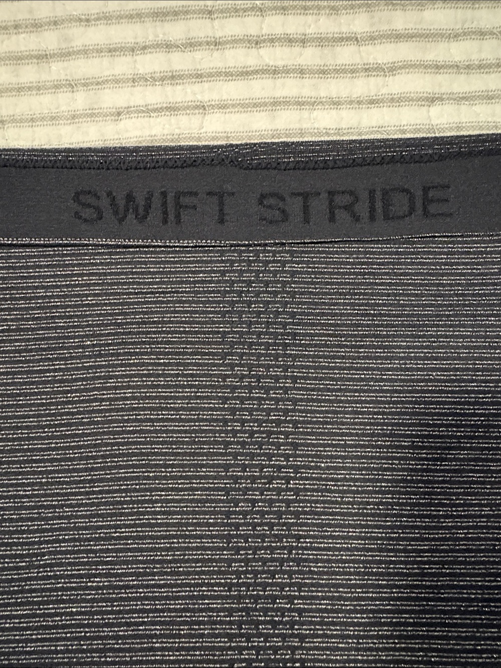 Lululemon Swiftly Tech ~ 4 ~ Black Sparkle - Picture 11 of 15